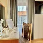 Kelly's Hotel